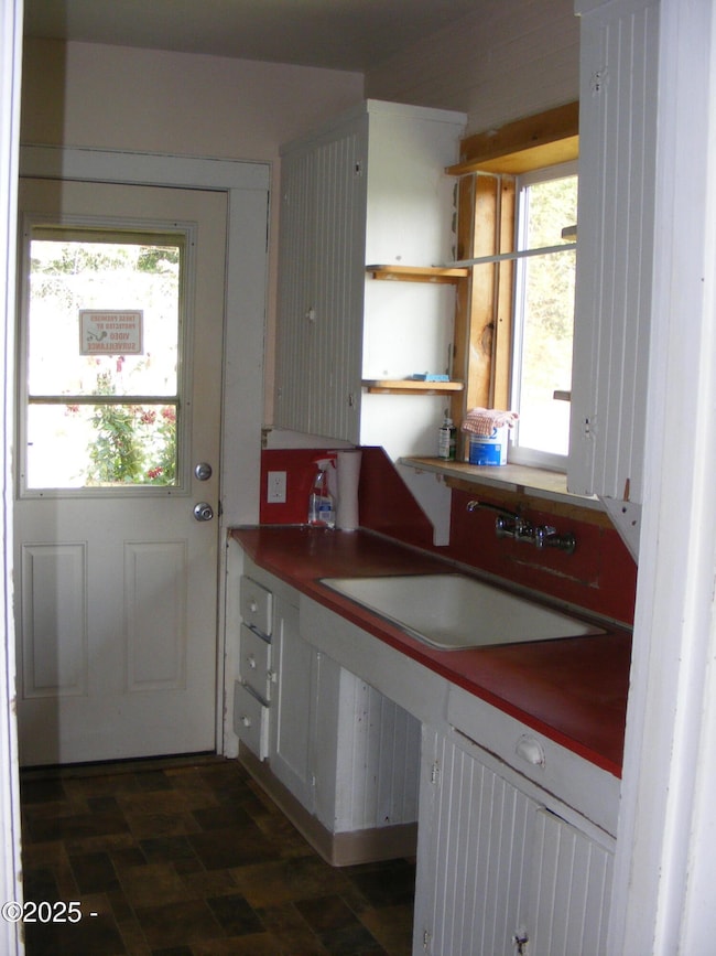 557 NE Highway 20, Toledo, OR 97391 - photo 4