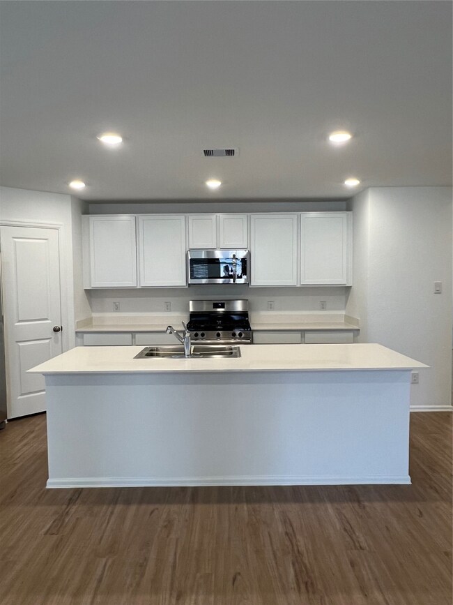 4215 Aliaga Arbor Trail, Baytown, TX 77521 - photo 6