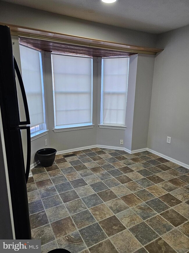 11210 Cristins Cir, Hagerstown, MD 21742 - photo 4