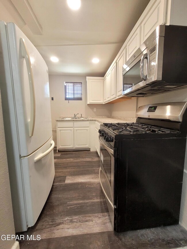 3100 Lebanon Rear Ave unit Rear, El Paso, TX 79930 - photo 2