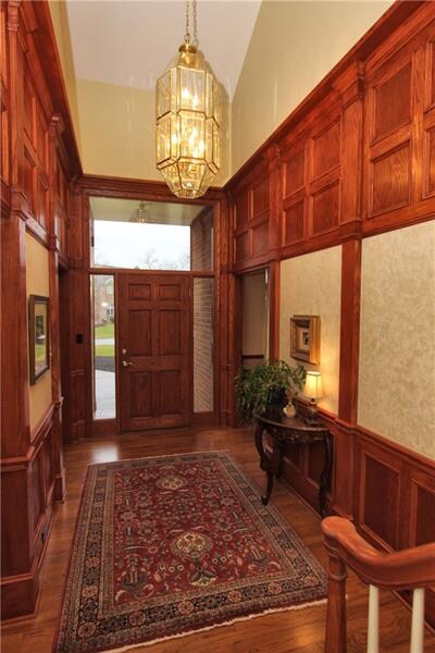 Judges Paneling flanks the impressive 17 ft. Foyer