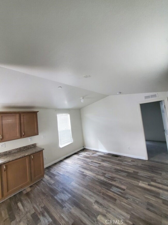 8562 C Ave unit 35, Hesperia, CA 92345 - photo 2