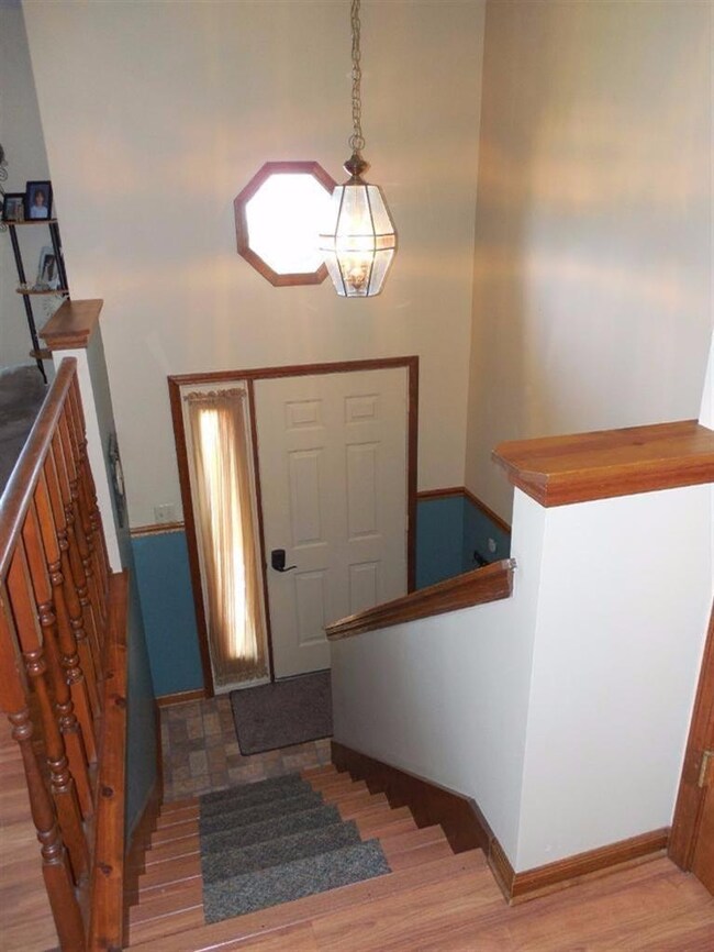 Entryway, come on in.