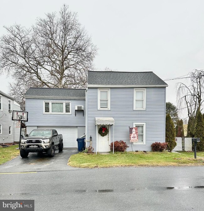 159 Spring Garden St, Leesport, PA 19533 - photo 3