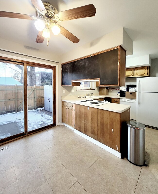 1324 Tinker Way unit H, Glenview, IL 60025 - photo 2