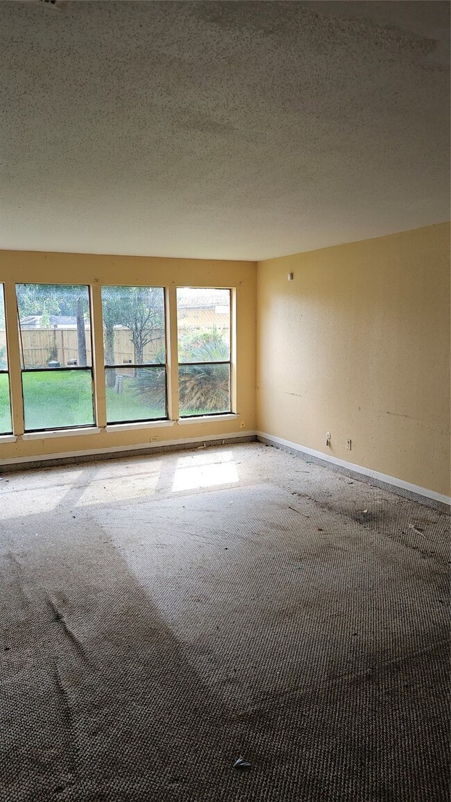 7726 Maple Tree Dr, Houston, TX 77088 - photo 4