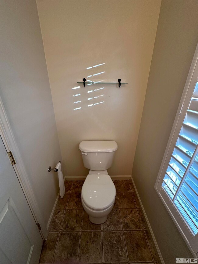 8896 Silverkist Dr, Reno, NV 89506 - photo 4