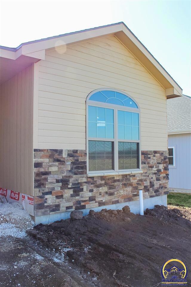 2920 SW Greenridge St, Topeka, KS 66614 - photo 2