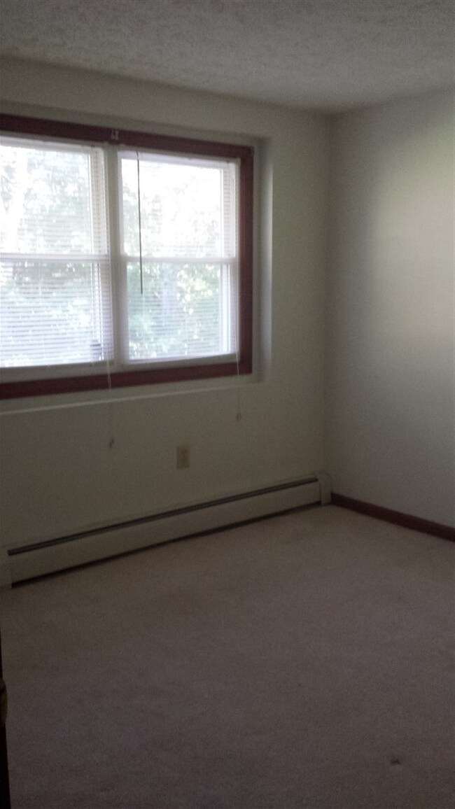 27 Kienia Rd, Hudson, NH 03051 - photo 4