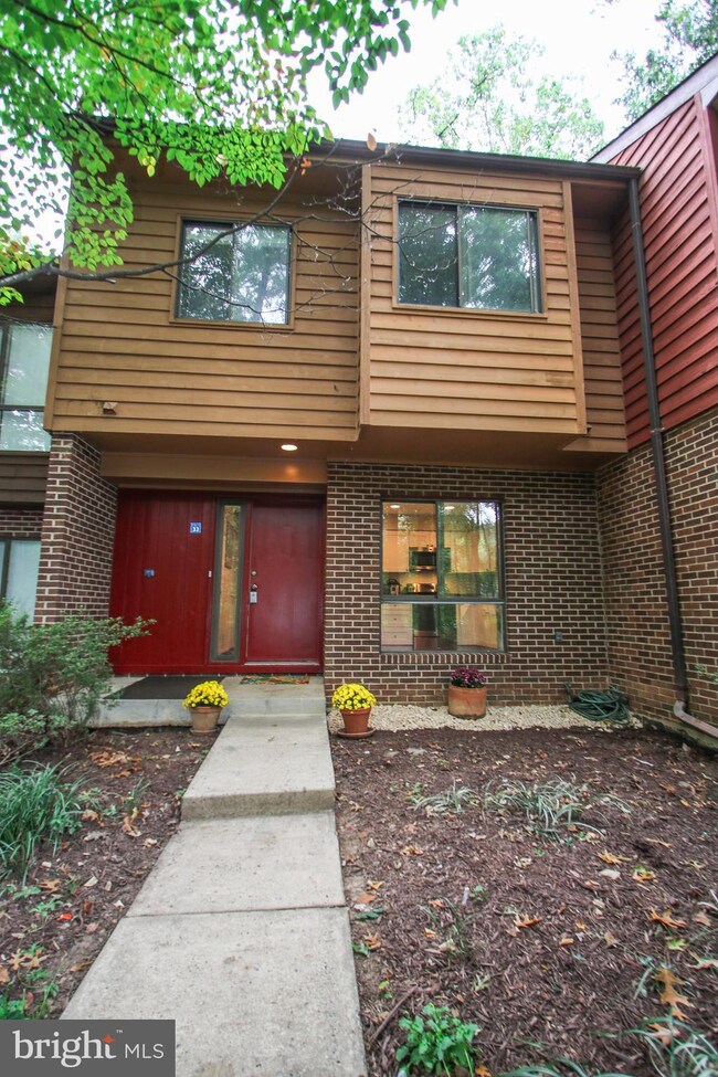 11533 Buttonwood Ct, Reston, VA 20191 - photo 2