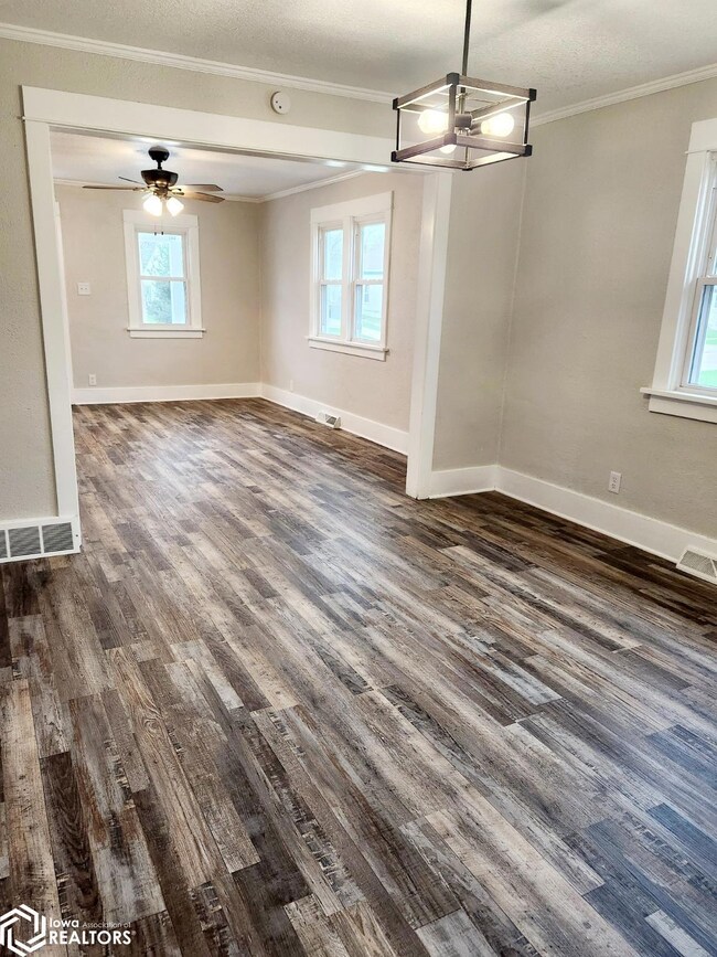 221 E Washington St, Osceola, IA 50213 - photo 7