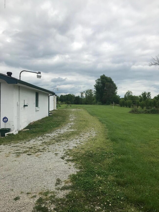 6301 Beulah Church Rd, Louisville, KY 40228 - photo 4