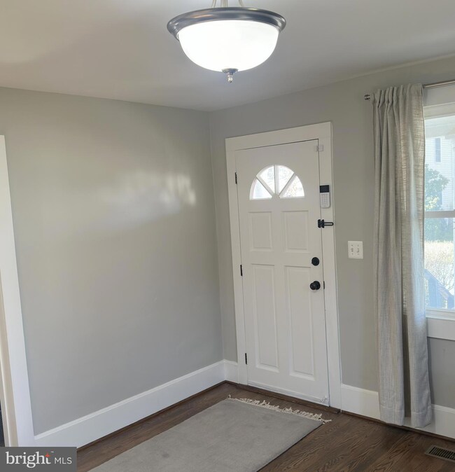 310 S 12th St, Purcellville, VA 20132 - photo 5