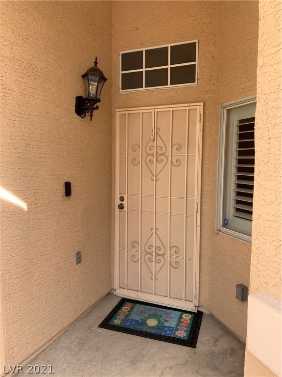 Front entry with Ring doorbell