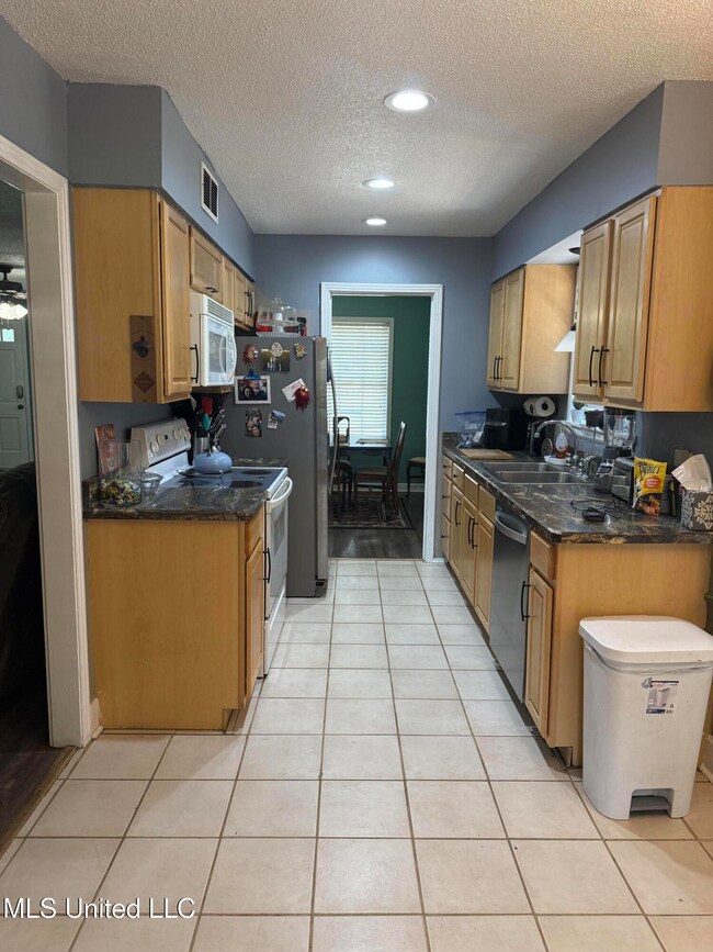 8528 Cedar Cir E, Southaven, MS 38671 - photo 6