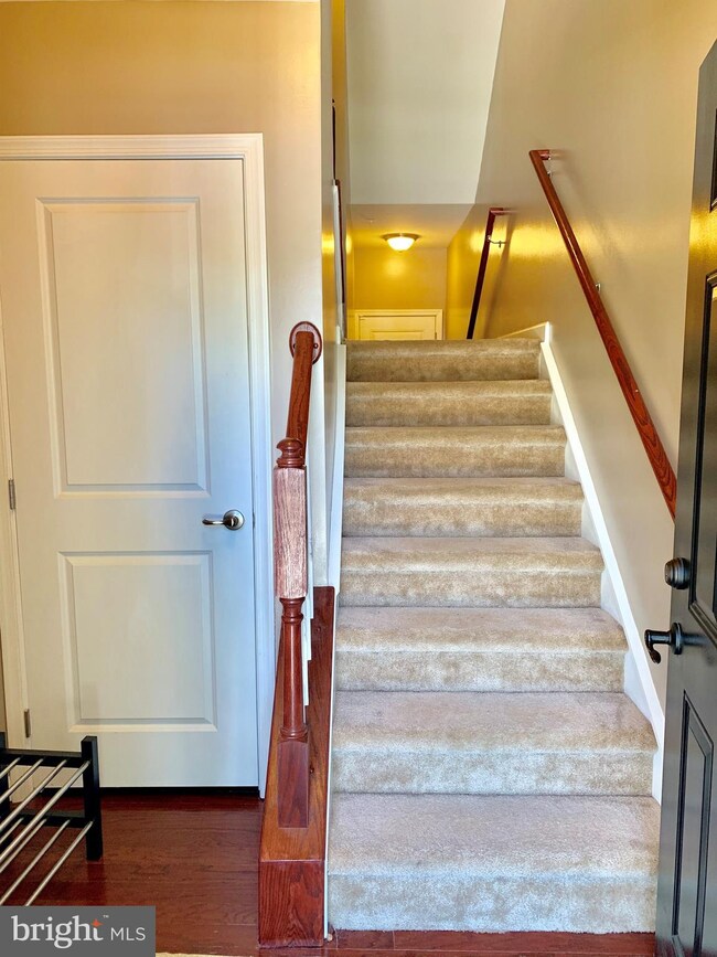 910 Hall Station Dr unit 200, Bowie, MD 20721 - photo 2