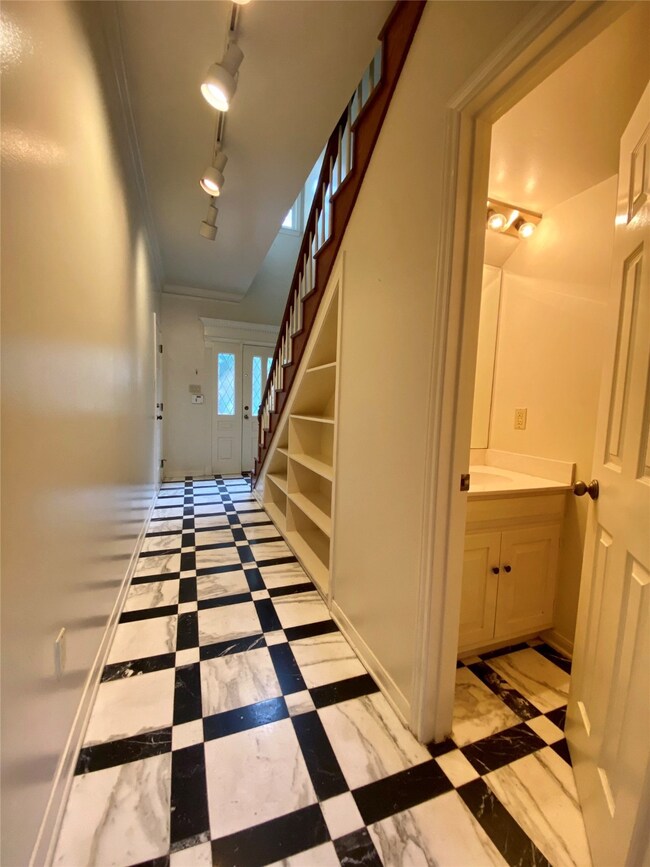 2024 Indiana St, Houston, TX 77019 - photo 3