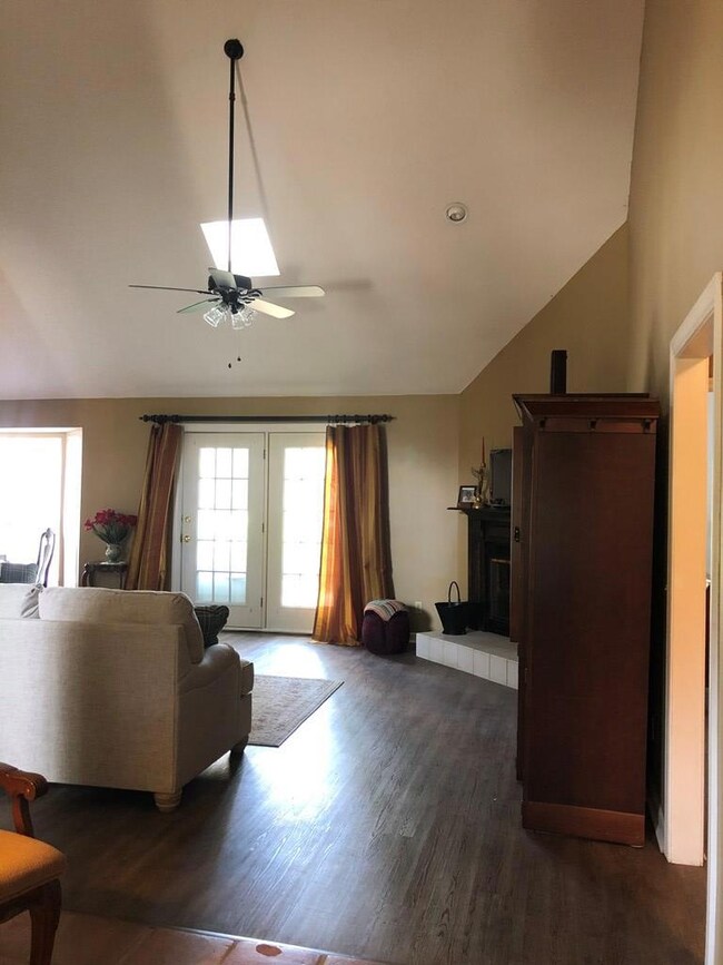 Living Room vaulted ceilings