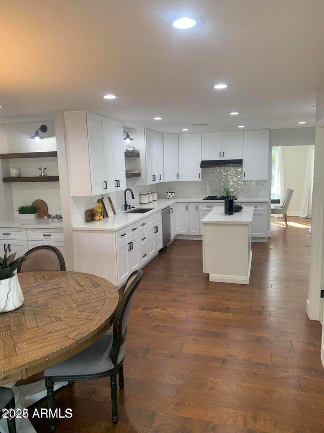 EAT-IN KITCHEN