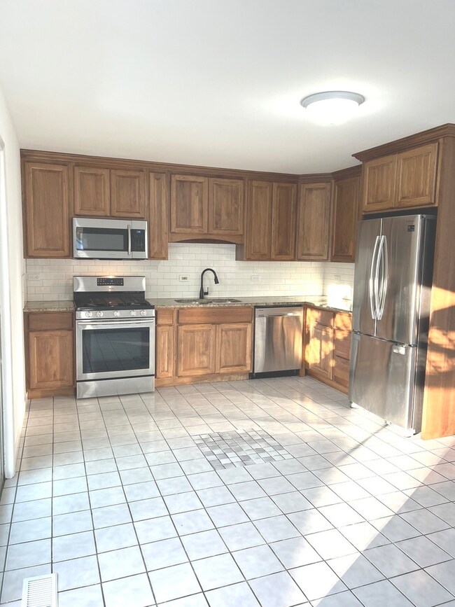 19030 Loretto Ln, Country Club Hills, IL 60478 - photo 2