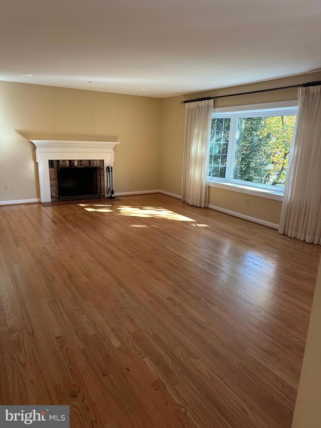 1320 Elsinore Ave, McLean, VA 22102 - photo 5