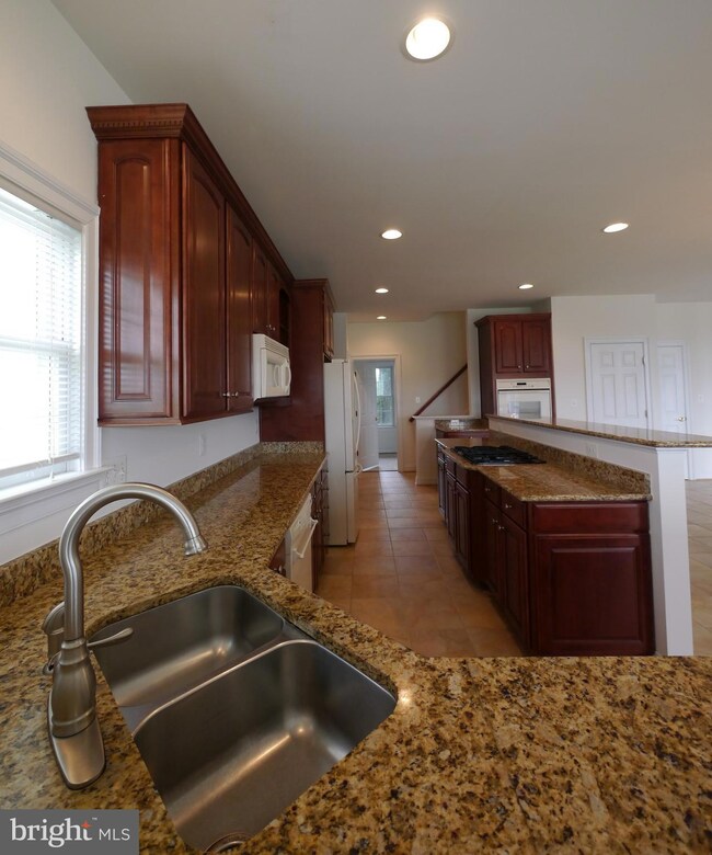 16607 Goldencrest Cir, Purcellville, VA 20132 - photo 6