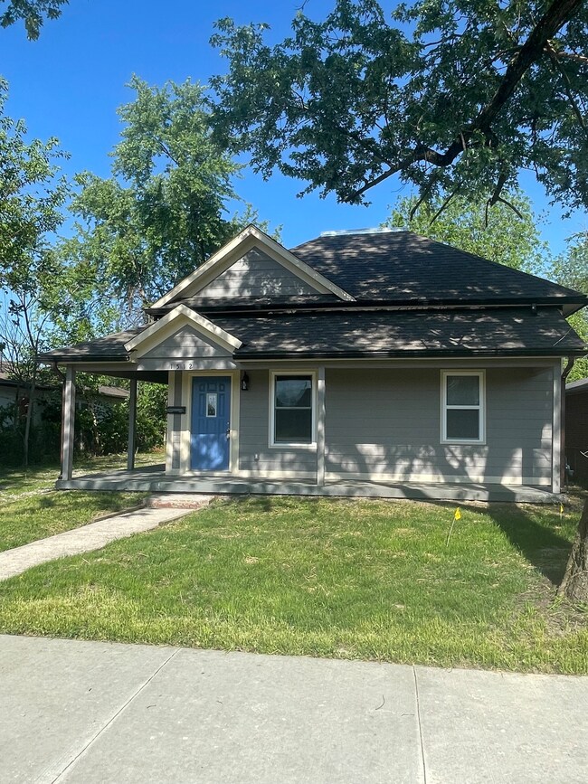 1512 Sherman St, Anderson, IN 46016 - photo 2