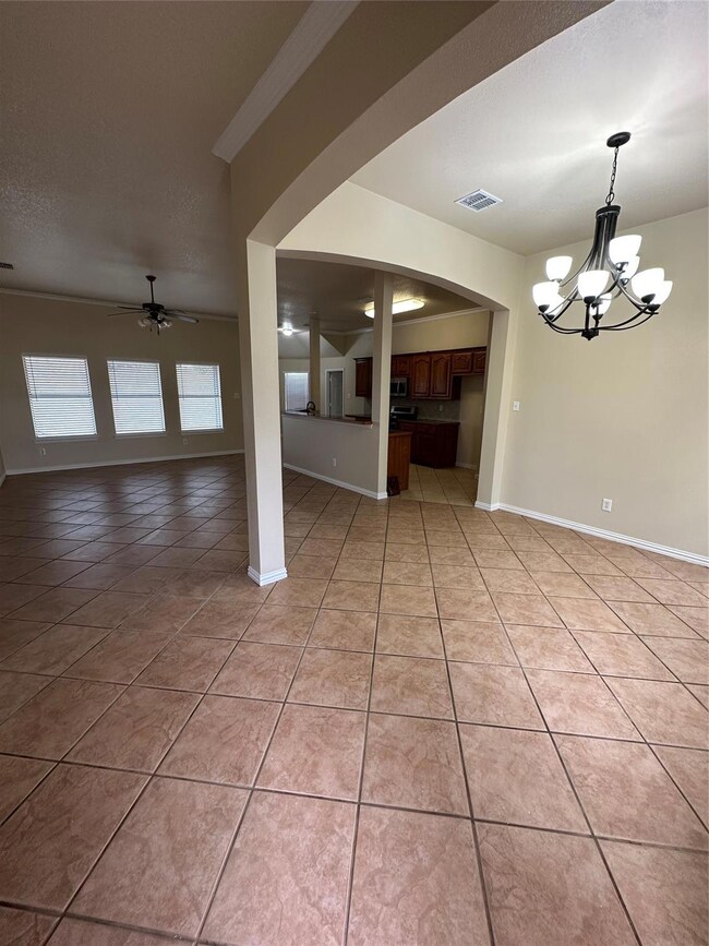 111 Churchill Cir, Weatherford, TX 76085 - photo 3