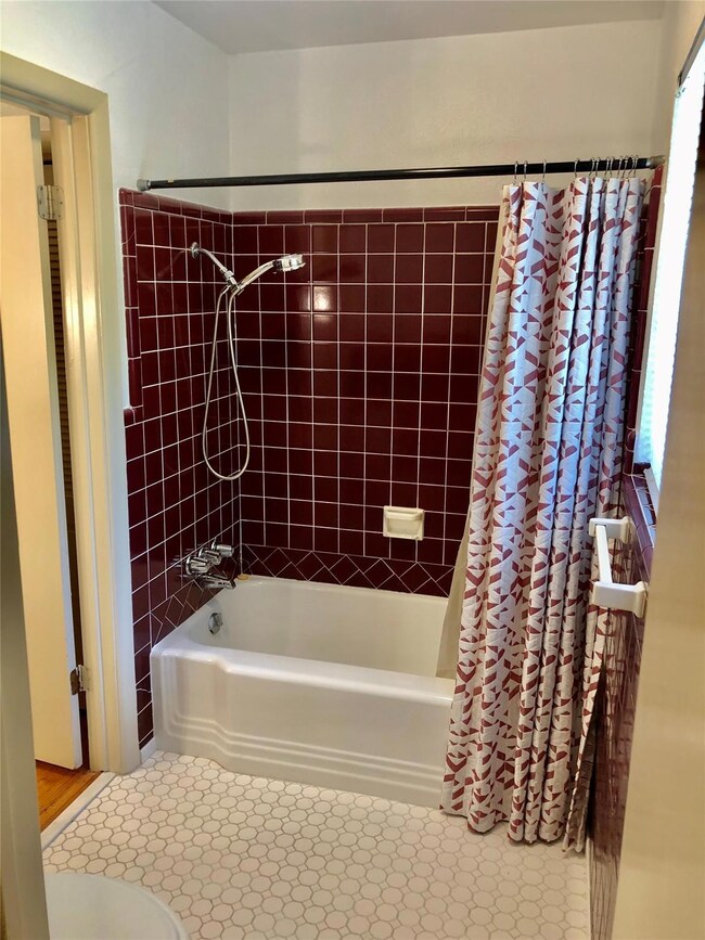 7121 Fisher Rd, Dallas, TX 75214 - photo 6