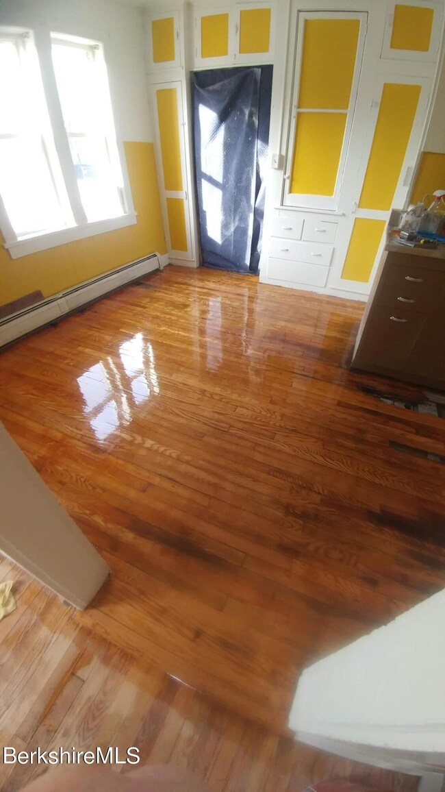 31 Porter St unit 33, North Adams, MA 01247 - photo 4