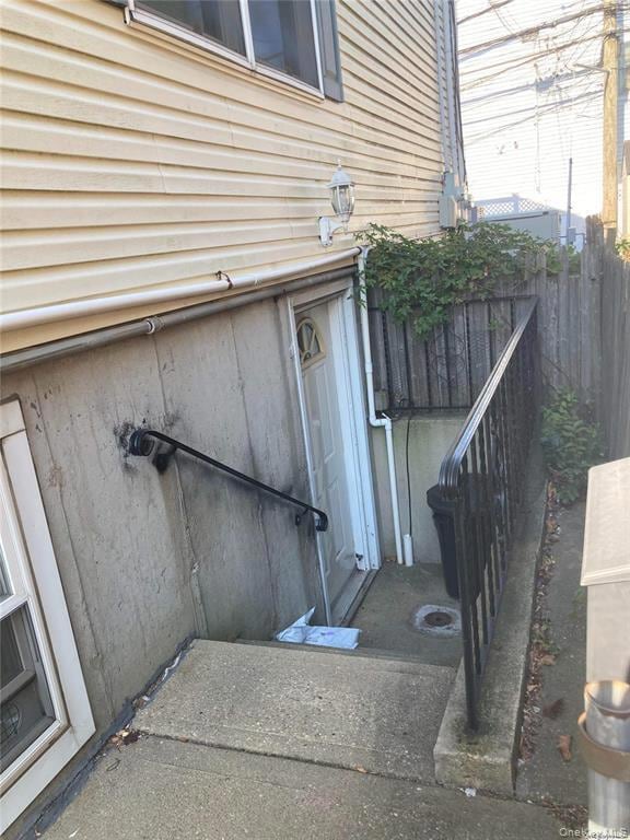 611 E Park Ave unit Lower Level 5 steps, Long Beach, NY 11561 - photo 2