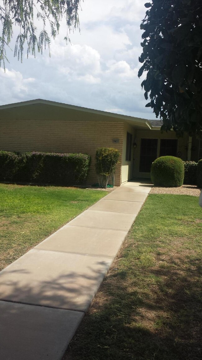 10631 W Highwood Ln, Sun City, AZ 85373 - photo 2