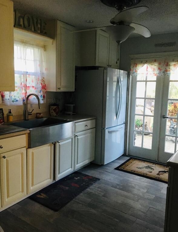 4081 Almond Ave, Sarasota, FL 34234 - photo 2