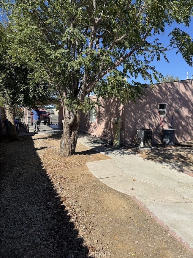 13959 Victoria Dr, Victorville, CA 92395 - photo 5