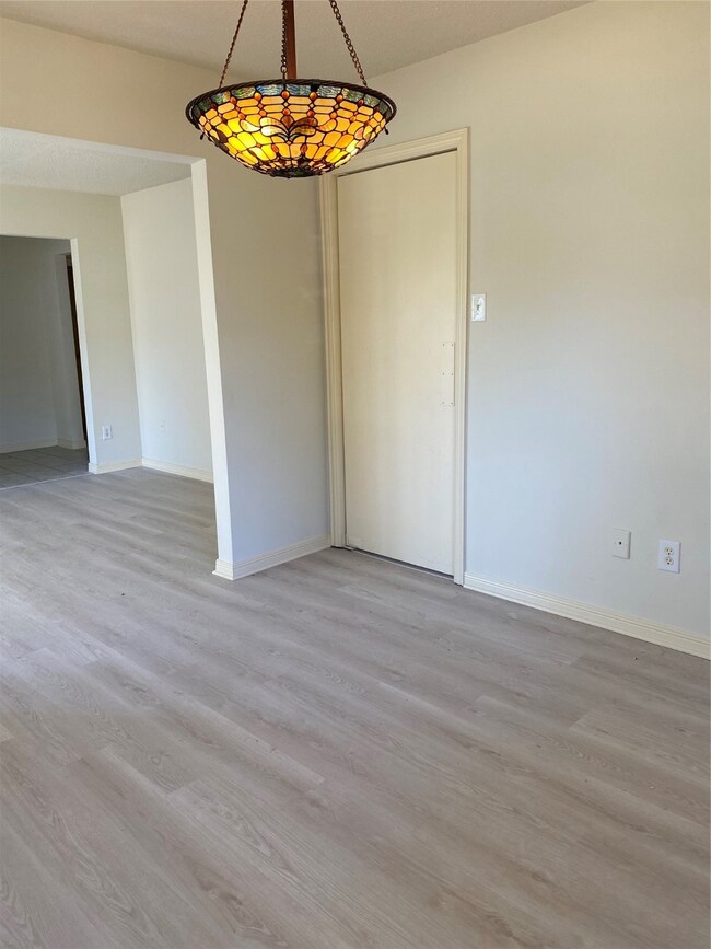 7539 Brush Wood Dr, Houston, TX 77088 - photo 6