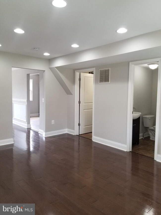 3911 Glenhunt Rd, Baltimore, MD 21229 - photo 4