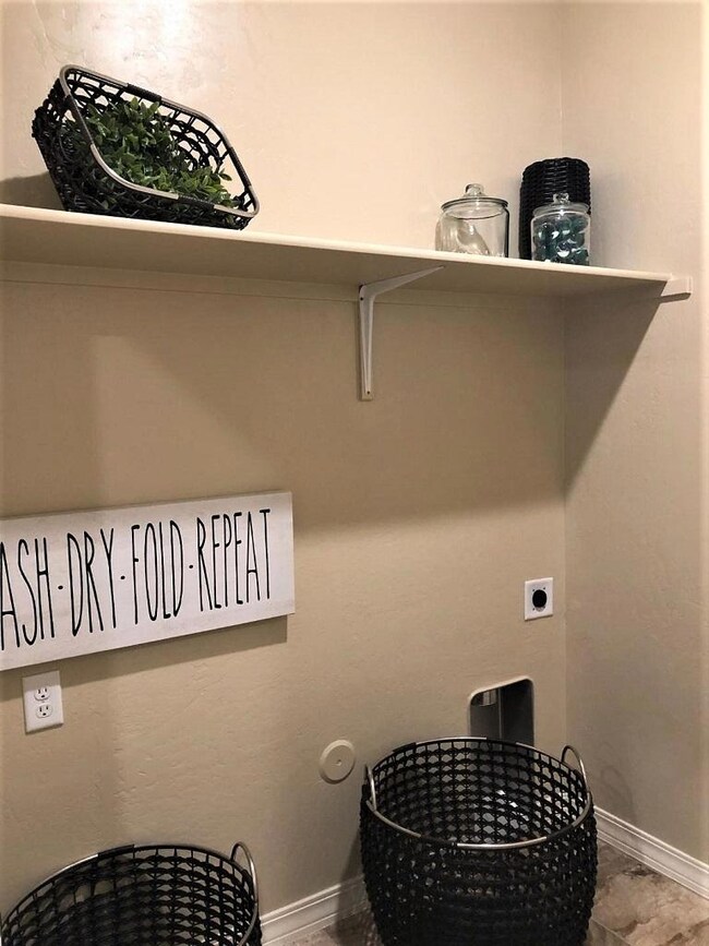 13549 Sproatley St, El Paso, TX 79928 - photo 4