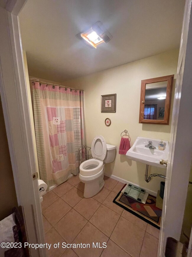 1715 Price St, Scranton, PA 18504 - photo 4