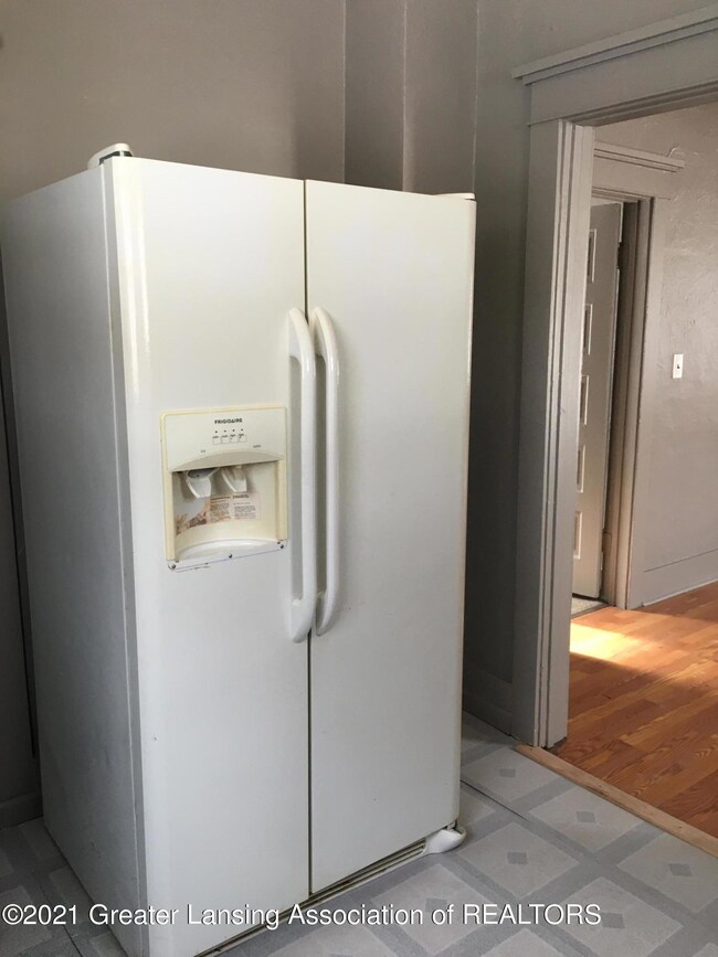 1821 Linval St, Lansing, MI 48910 - photo 4