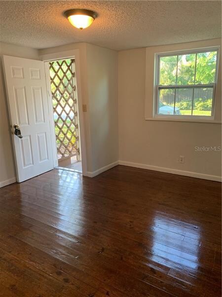 1064 11th Ave N unit Lower, Saint Petersburg, FL 33705 - photo 4