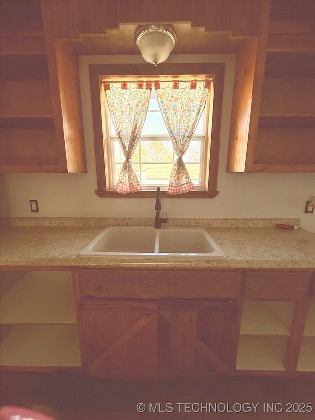 104 S Denver St, Allen, OK 74825 - photo 5