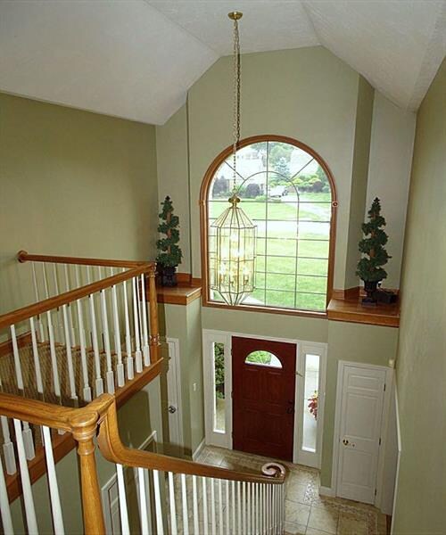 Impressive 2 story foyer