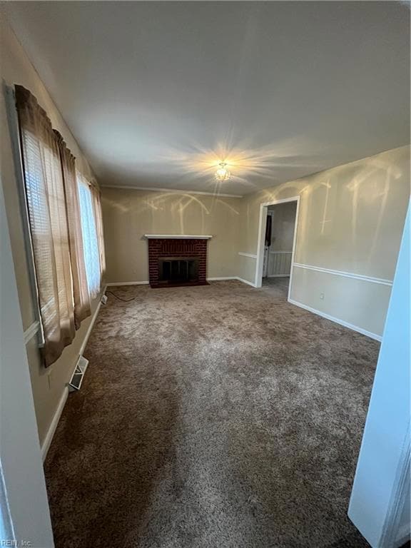 Living room w new carpet throughout.