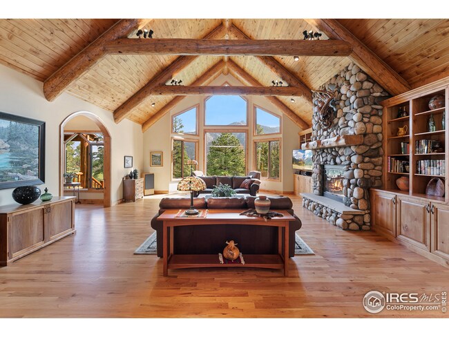 Huge, breathtaking national park-like setting views.