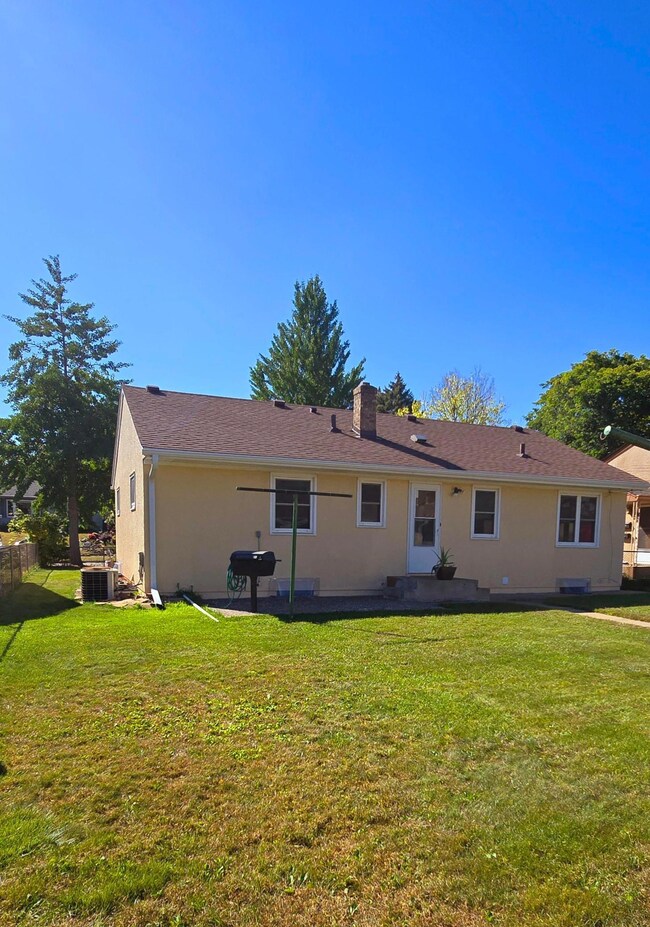 1863 Mechanic Ave, Saint Paul, MN 55119 - photo 4