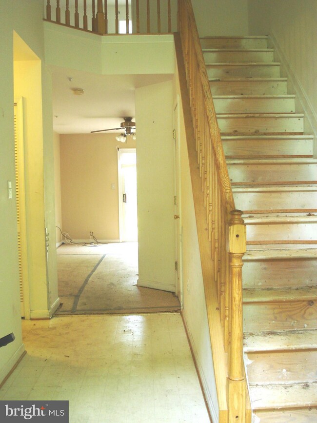 20016 Gateshead Cir, Germantown, MD 20876 - photo 2