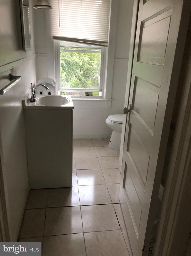 136 Walnut Ave unit B, Lindenwold, NJ 08021 - photo 5