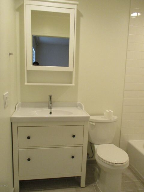 2307 W Osage Avenue Master Vanity