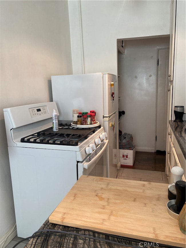 Kitchen stove and refrigerator
