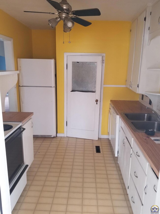 926 SW Wayne Ave, Topeka, KS 66606 - photo 4